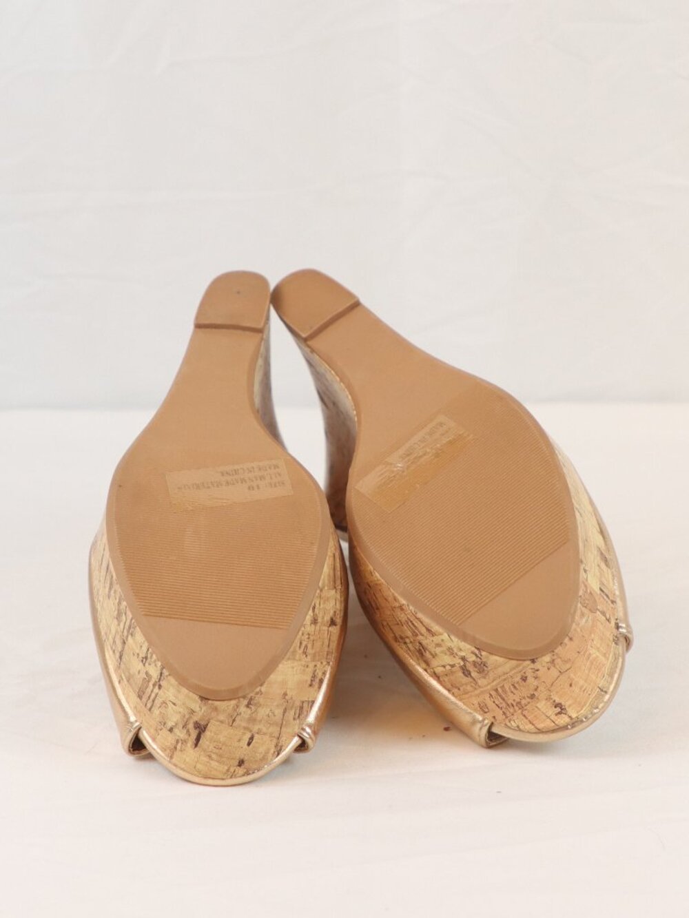 Beautiful Gold Charlotte Russe Size 10 Platform Wedges - Picture 4 of 5
